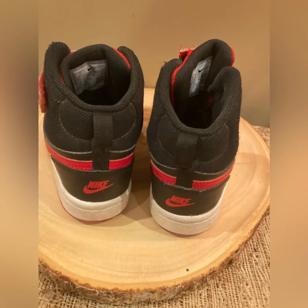 NIKE Kids COURT BOROUGH Mid 2 BLACK/RED/WHITE Leather BASKETBALL SNEAKERS 1Y‎